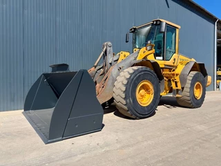 Volvo N/A 2008 - L120F obrazek 1