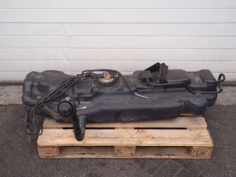 Mercedes-Benz 2008 - BRANDSTOFTANK+BEUGELS obrázek 1