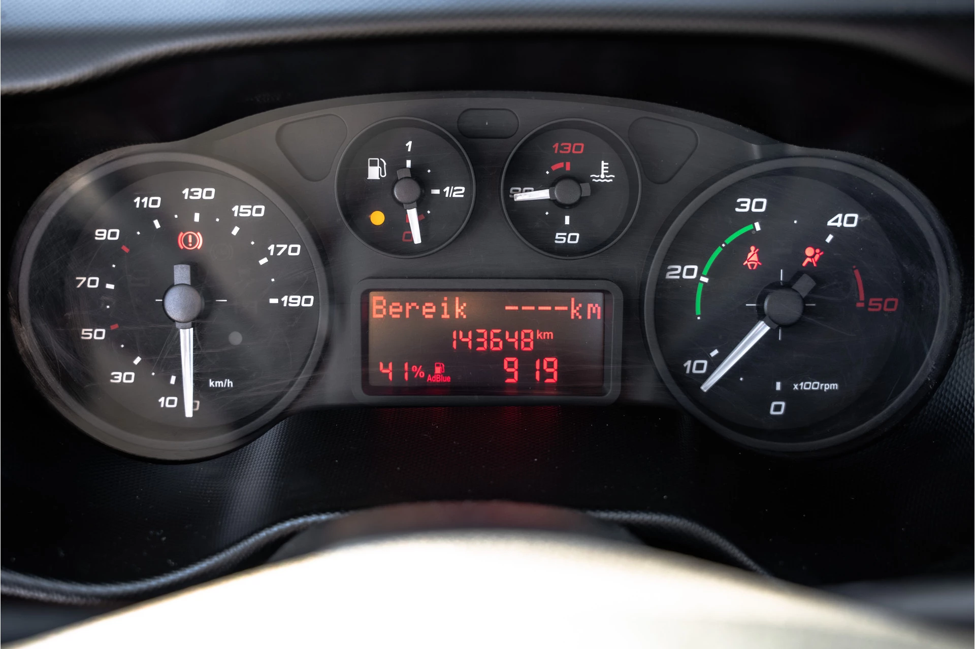 Iveco Daily 2015 - 50C15 3.0L | Open Laadbak | Kraan | Euro 6 | 1ste Eigenaar| 146 PK | 3-Zits image 16