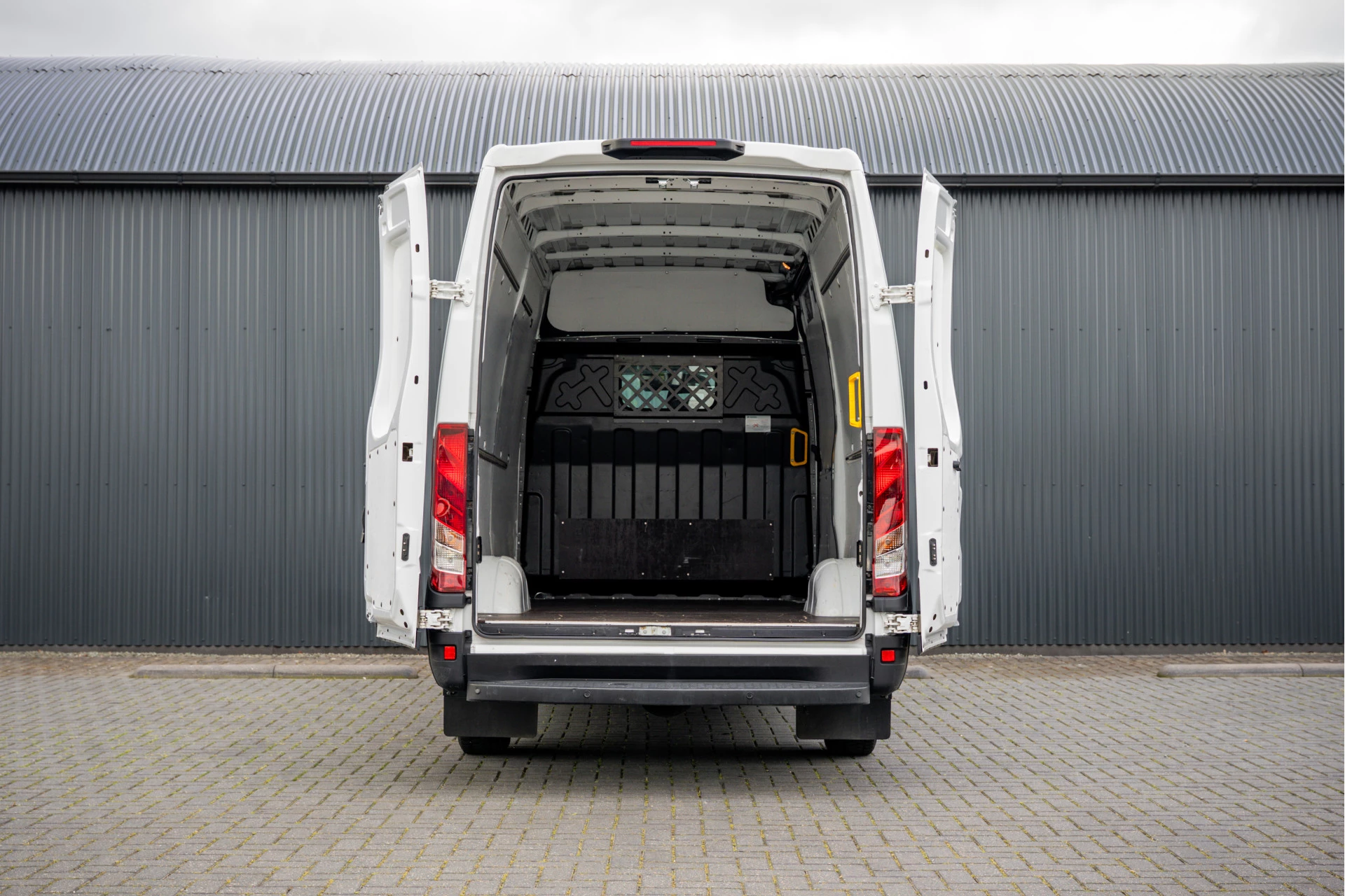 Iveco Daily 2024 - **35S16 | 160 PK | L2H2 | Automaat | 3-Zits | Climate | Airco** obrázek 9