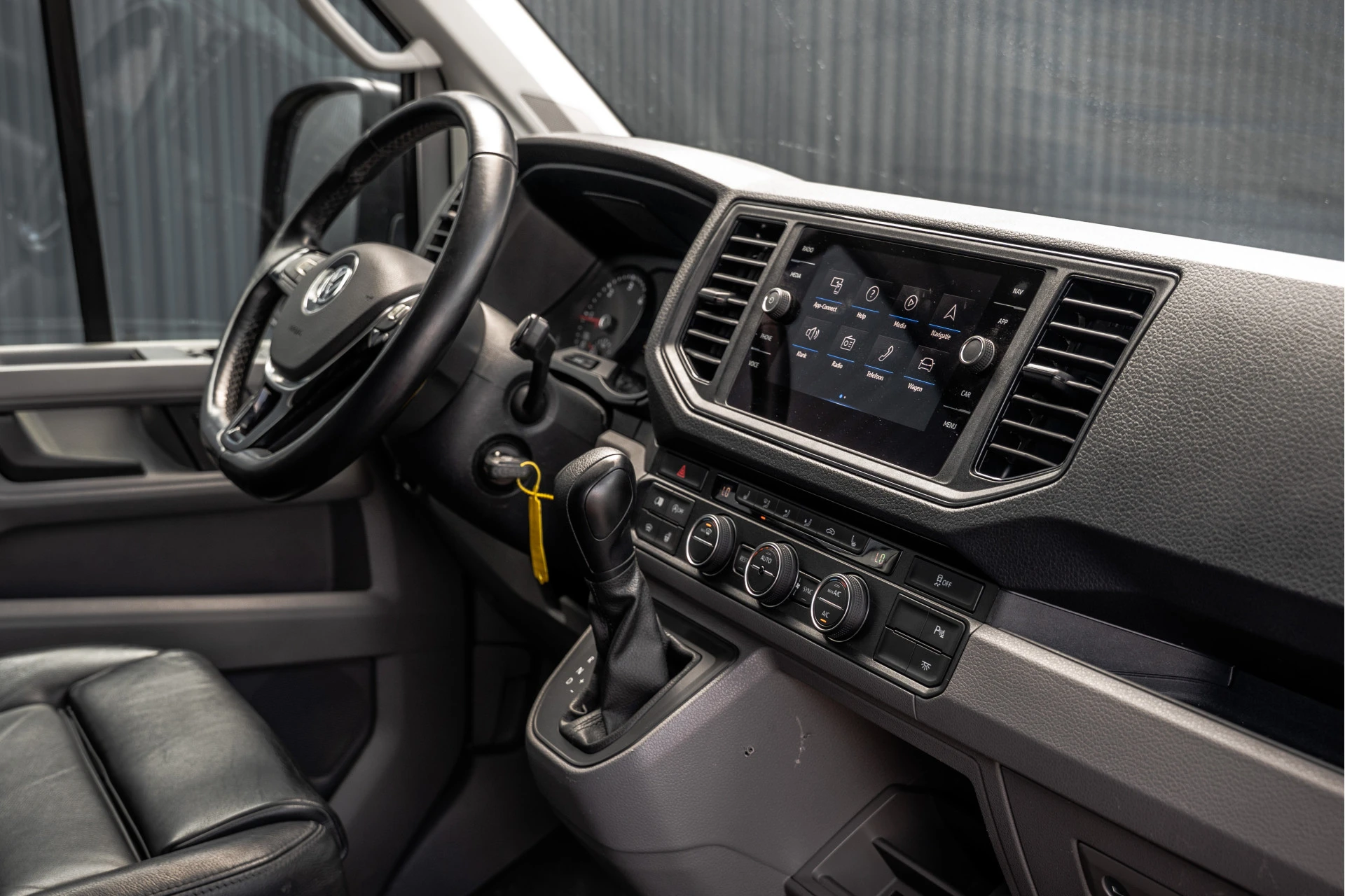 Volkswagen Crafter 2023 - 2.0 TDI XL L5H3 | 177 PK | Rijplaten | Automaat | LED | Camera | Carplay | Schuifdeur L+R | PDC | Trekhaak afbeelding 2