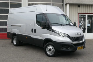 Iveco Daily 2021 - 40C180 | L2H2 | Double Wheels | 93543Km | 2021 | 4200kg GVW | Tacho | Navi | A/C | Cruise Control | Automatic gearbox | Euro6-D | 4X2 | NL-Van en venta