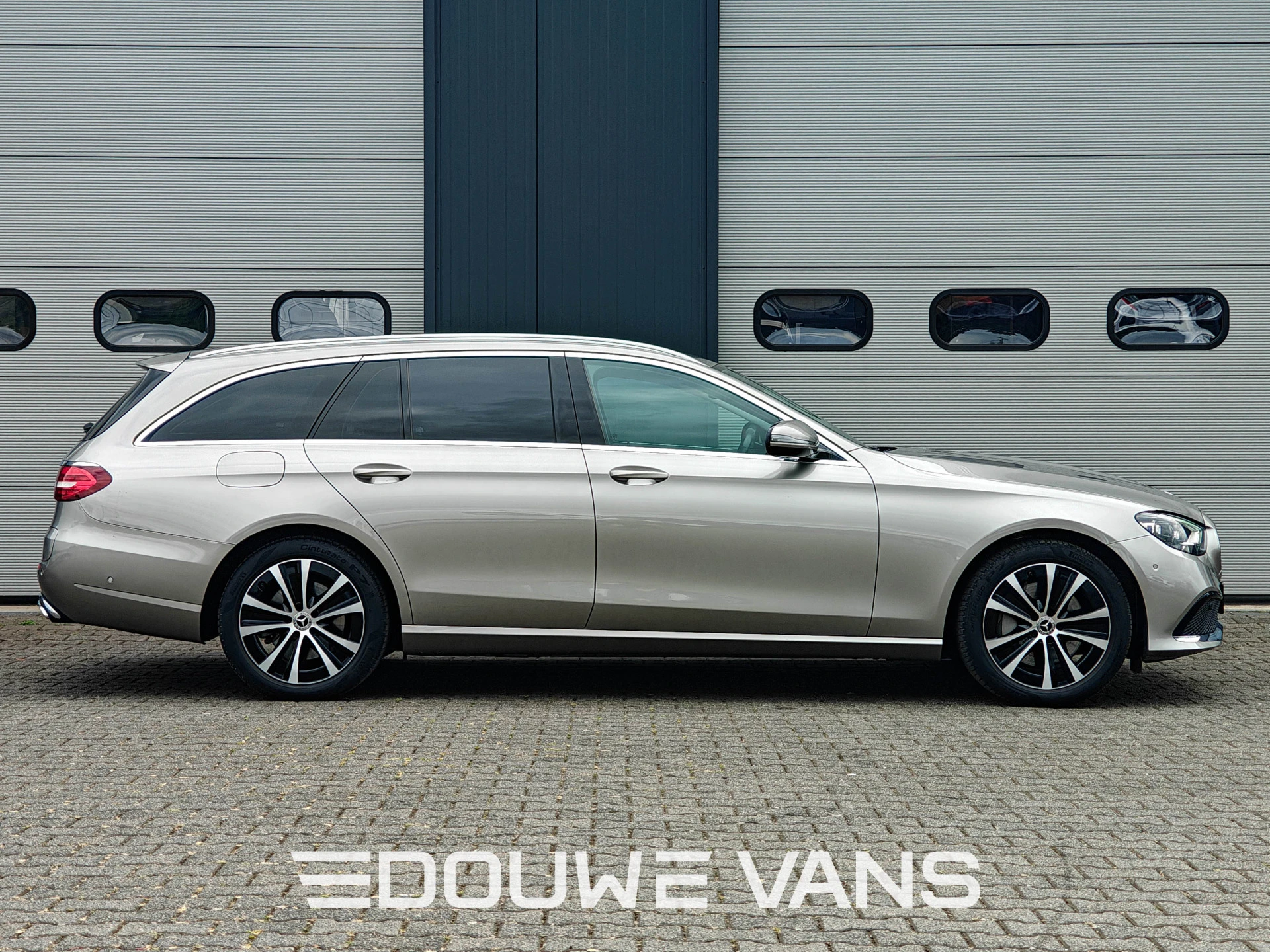 Mercedes-Benz E-Class 2022 - 300e Burmester Trekhaak Avantgarde Schuifdak Bild 4