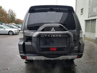 Mitsubishi Pajero 2015 - GLS 3.5 - V6 , 4x4 , 7 Pers., Full Option image 7
