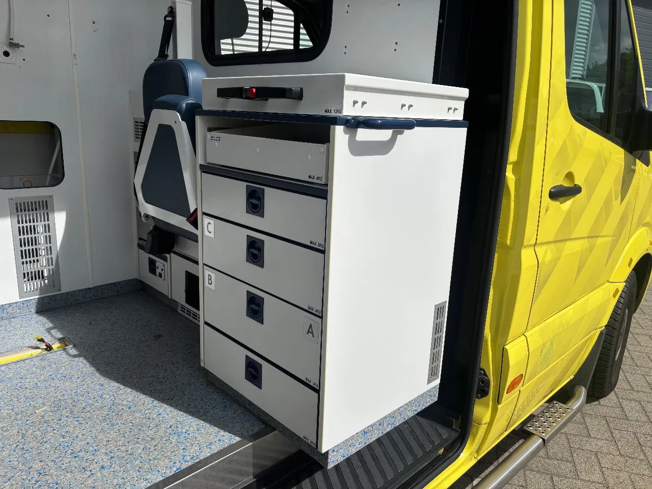 Mercedes-Benz Sprinter 2017 - 319CDI L2H2 AMBULANCE AUTOMAAT V6 MOTORSCHADE obrázek 14