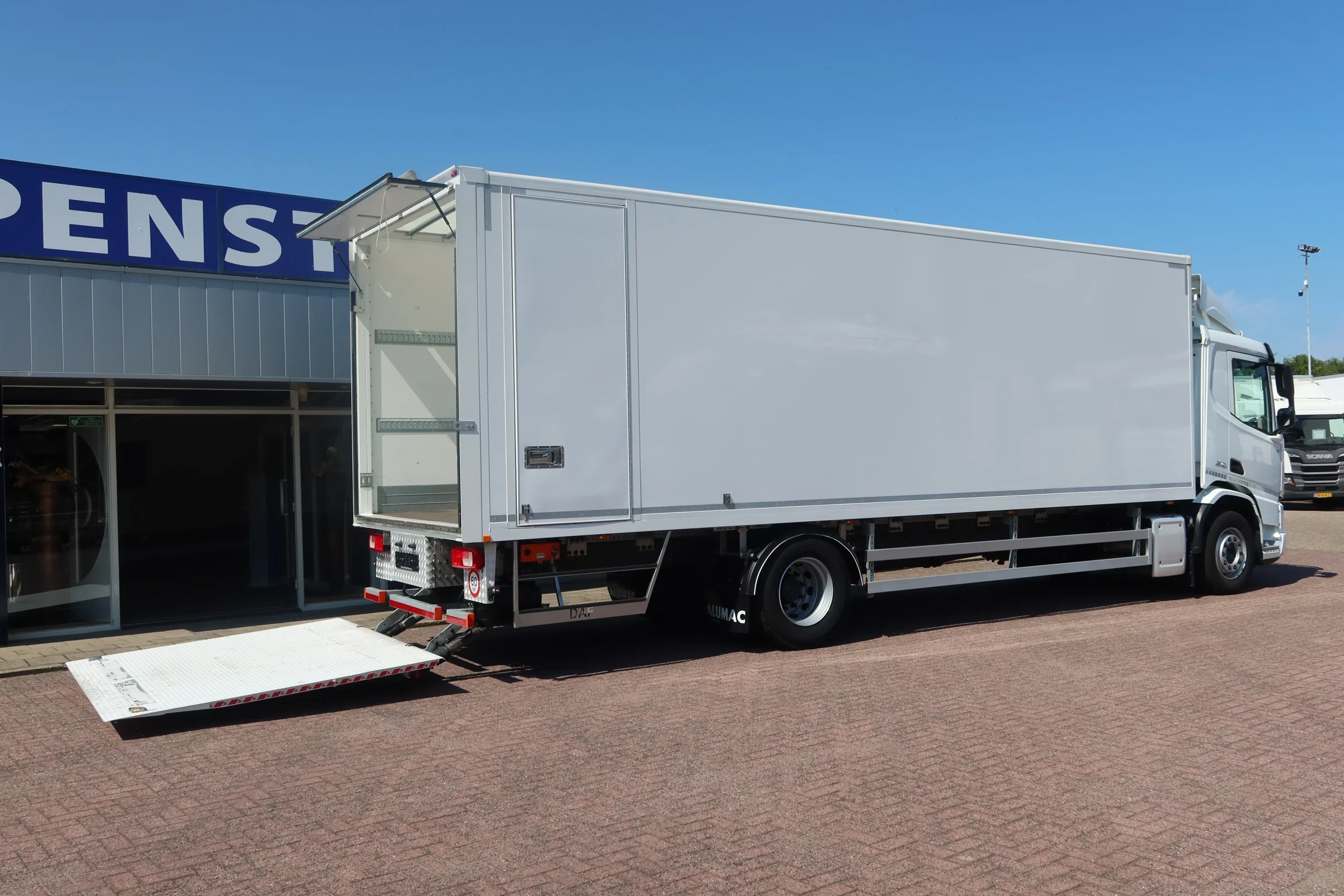DAF XD 2024 - XD 300 Bak+Klep 2.000 kg obrázek 3