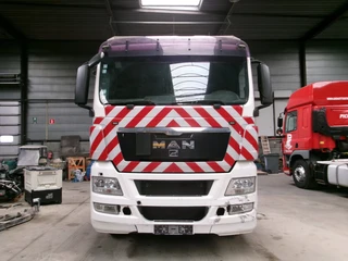 MAN TGX 2010 - 26.400 6X2 + CRANE + LIFT ENGINE BROKE afbeelding 2 miniatuur
