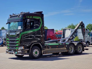 Scania S 2023 - 590S V8 NGS 6x4 - HIAB Multilift 24T + Box with Palfinger crane - Like new - Retarder - Full air - Leather obrazek 40