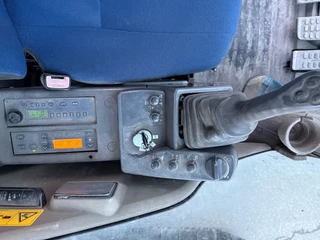 Hitachi N/A 2010 - ZX350LC-3 HYDRAULIC CAB RISER, AIRCO, AUXILIARY HYDRAULIC PLUMBING imagem 8