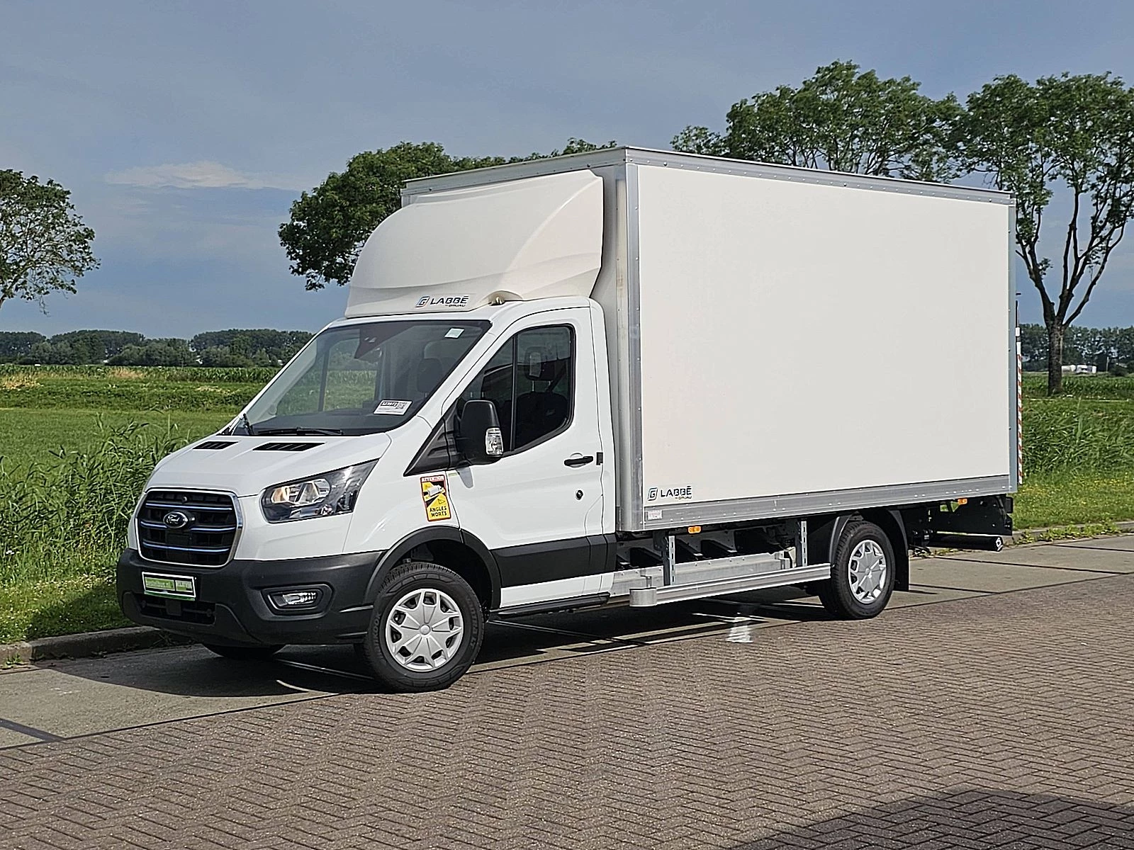 Ford E-Transit 2025 изображение 2