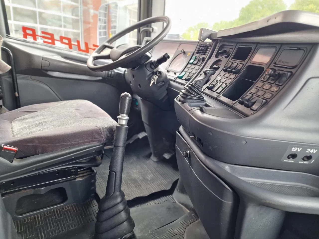 Scania T 2004 - T124-470 6x2 - Tipper - Manual gearbox - Full steel - Robson Drive - New Engine - Torpedo/Hauber immagine 14