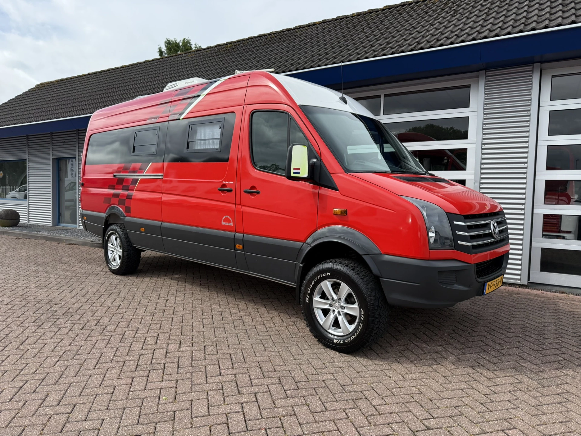 Volkswagen Crafter 2013 - 35 2.0 TDI L3H2 LET OP!! SPECIAL 4X4 100% ALL TERRAIN afbeelding 2