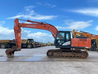 Hitachi ZX210LC-5B 2016 na sprzedaż