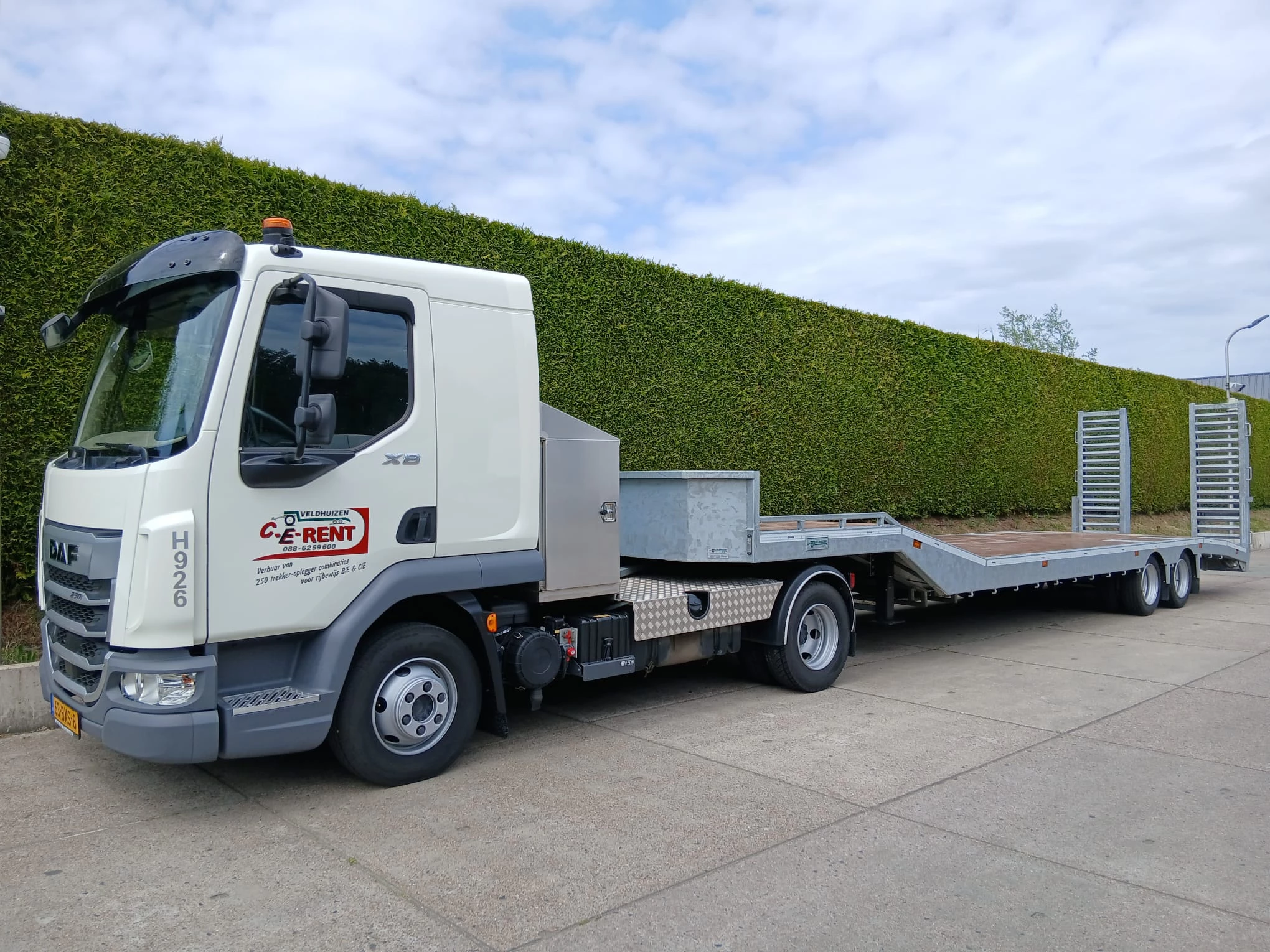 DAF XB 210 2024 - trekker / semi-dieplader oplegger 10,5 m. imagen 1