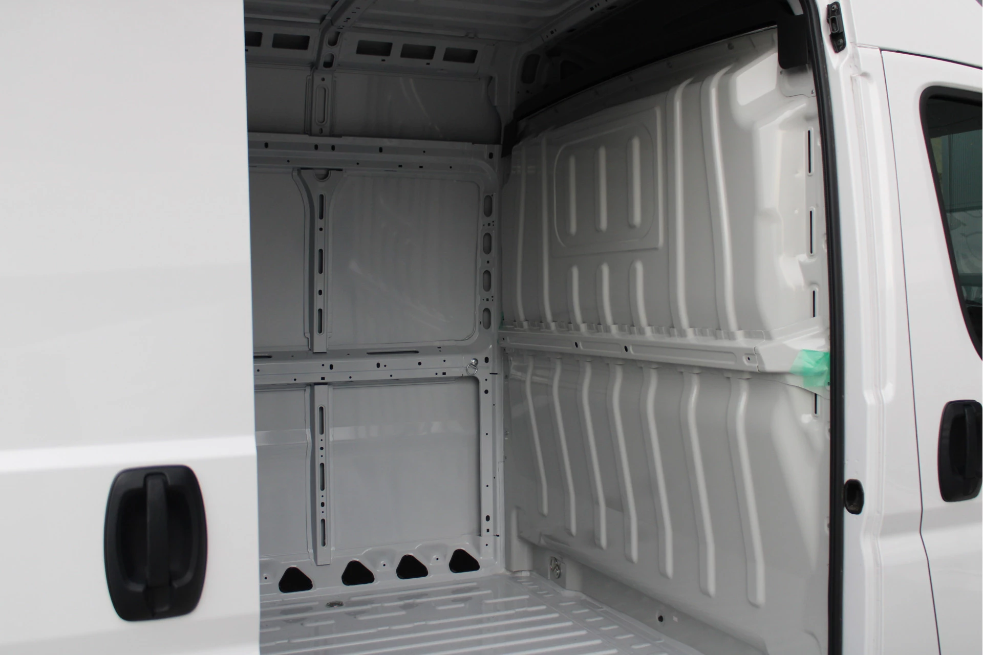 Opel Movano 2024 - 33 2.2 CDTI 140pk L2H2 - Airco - Camera - Cruise - Blind Spot - 270 deuren - Rijklaar zdjęcie 14
