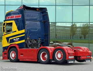 Scania R 2023 - R560 SUPER FULL OPTIONS PTO + HYDRAULICS SPECIAL SHOW TRUCK ONLY 266.000 KM BELGIUM-TRUCK obrazek 3