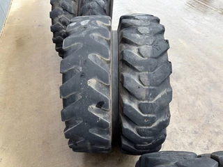 Bridgestone N/A - 1000 x 20 Set / 10.00 x 20: 4x2 Tyres изображение 8