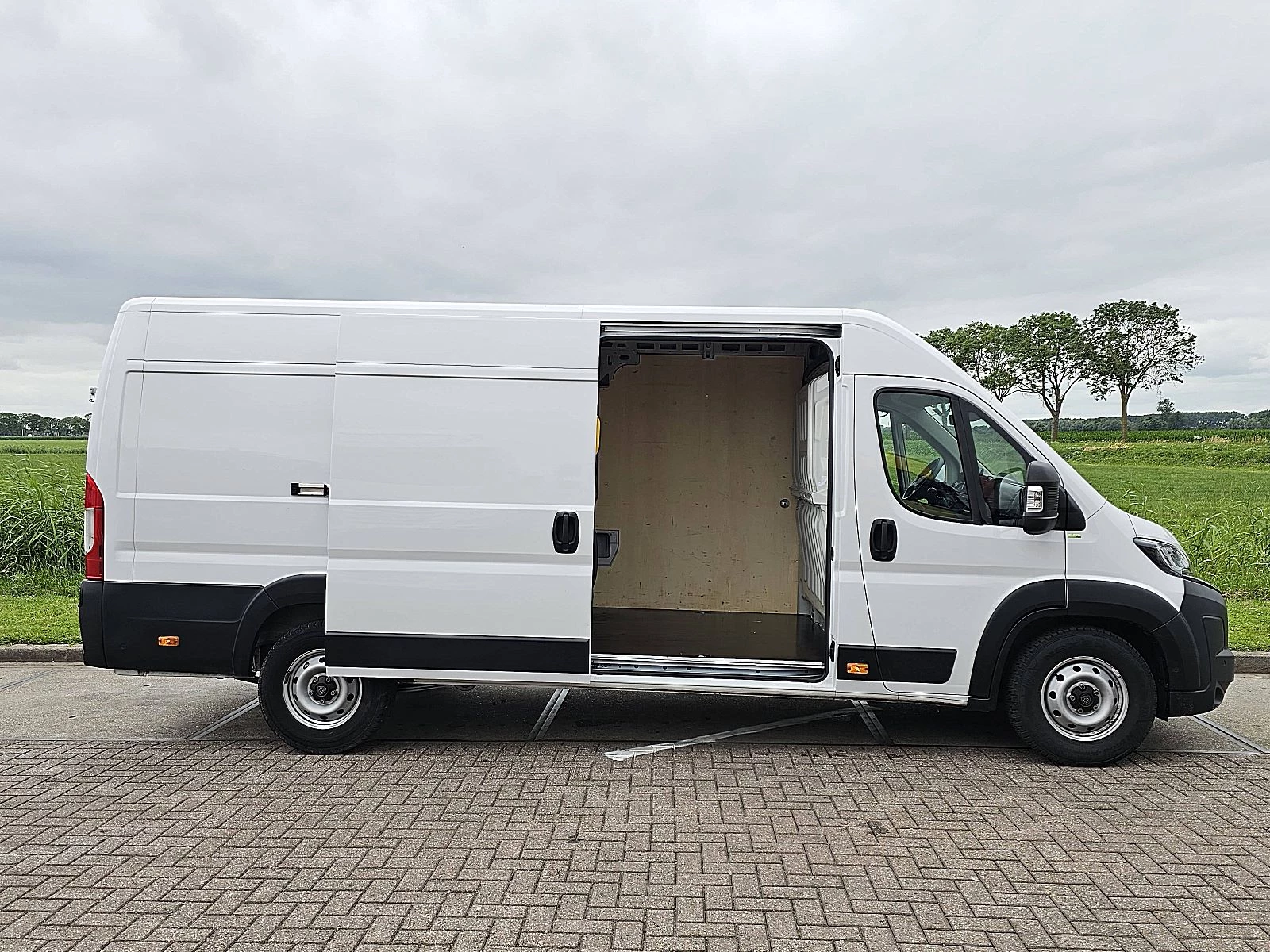 Peugeot Boxer 2024 - 2.2 Bild 14