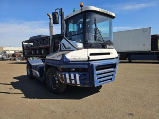 Terberg RT283 | TERMINAL TRACTOR 4X4| TURNING CHAIR. | AUTOMATIC GEAR |19208 HOURS HYDRAULIC SYSTEM. 2016 - N/A immagine 2