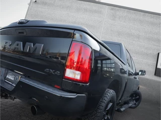 Dodge Ram 1500 2023 - 5.7 V8 Night Edition CrewCab Classic obrazek 13
