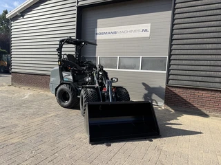 Giant G2500 X-TRA HD minishovel NIEUW '' dikke shovel '' €699 LEASE 2026 afbeelding 3 miniatuur