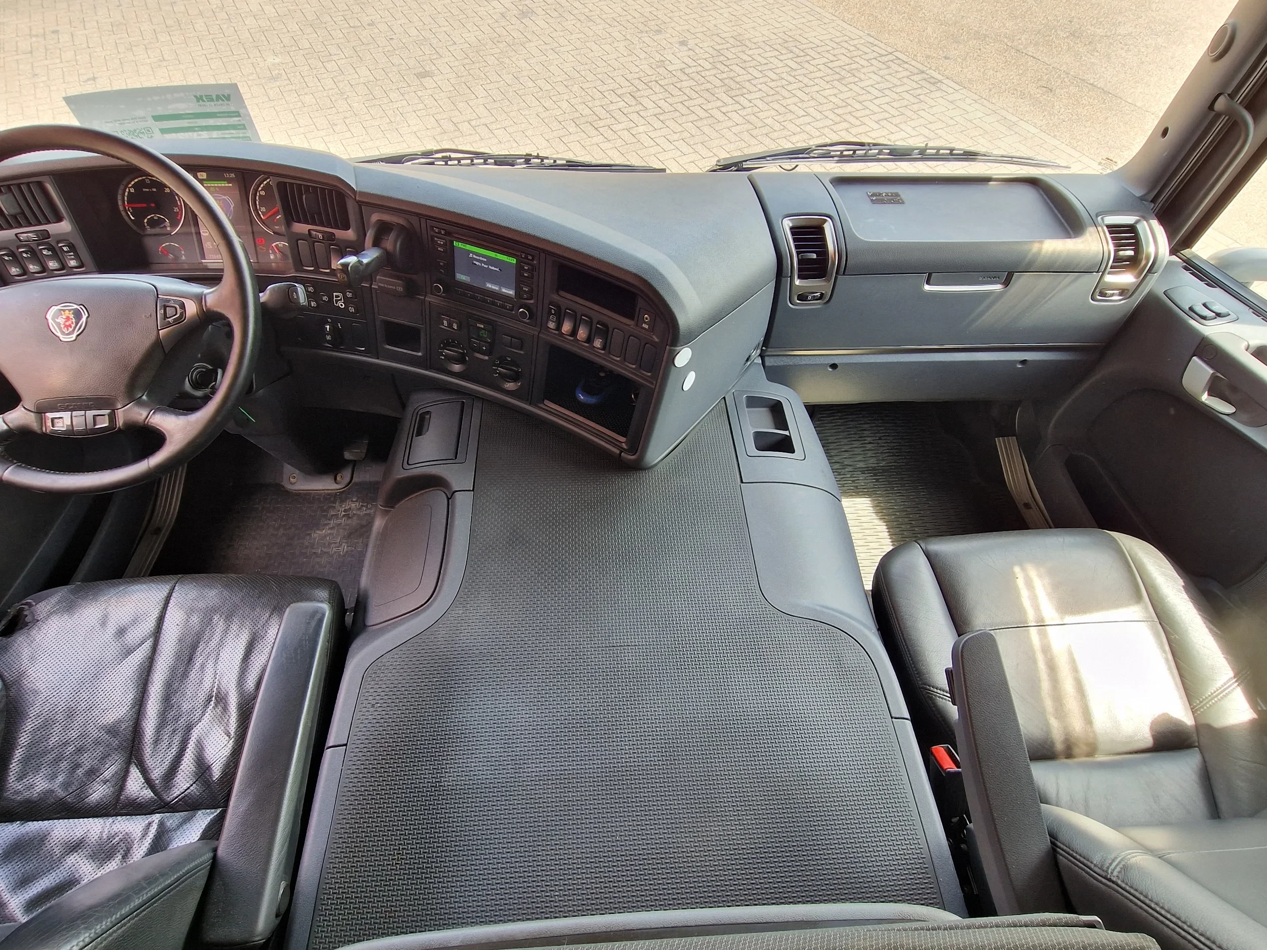 Scania P 2015 - P280 4x2 - Box with sidedoors - Zepro loadlift - Full air - Sleeper cab obrázek 21