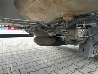 Broshuis N/A 2017 - 3ABSD Lowloader 3-axle / GVW: 59.000kg / Neck: 23.000kg / hydraulic steering + ramps + loading table / 4.60m extendable / winch / liftaxle image 62