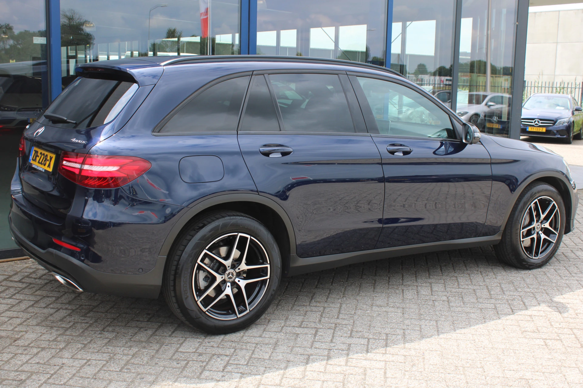 Mercedes-Benz GLC 2019 - 250 4MATIC AMG LINE NIGHT PAKKET COMAND CARPLAY <<NL AUTO>> afbeelding 12