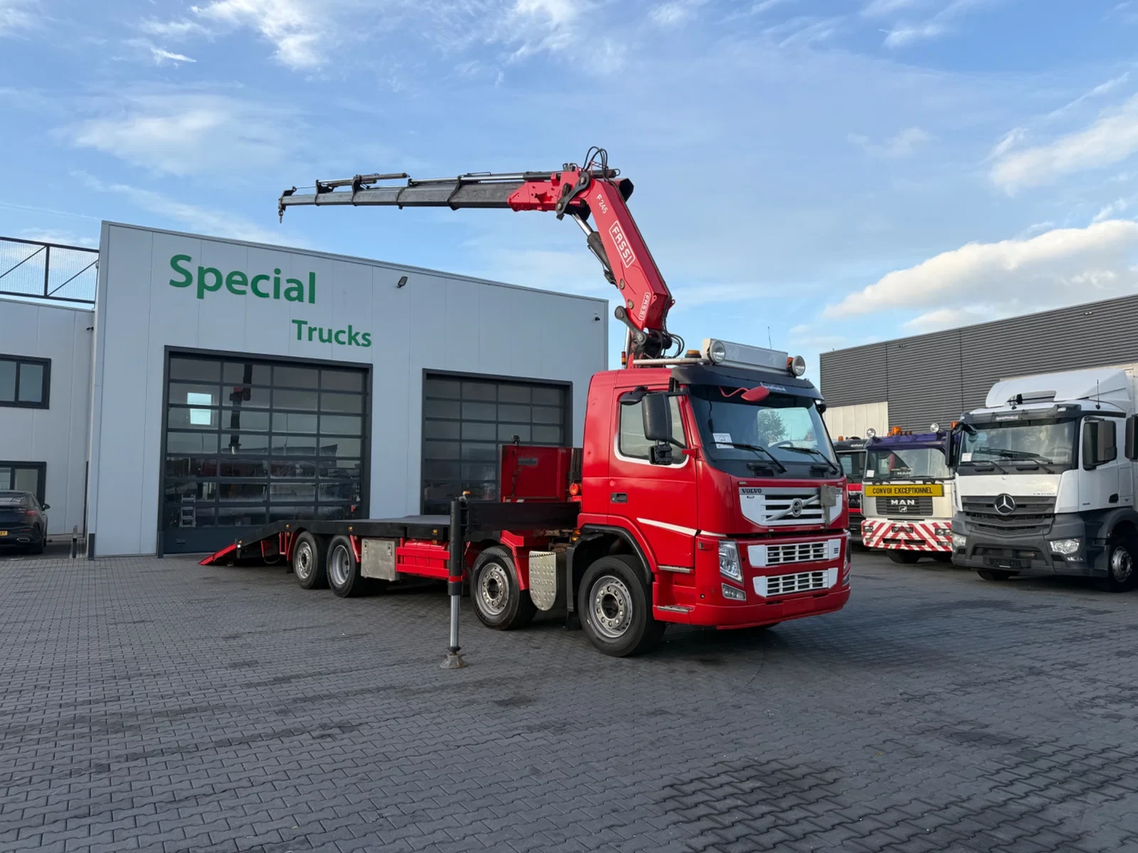 Volvo FM 430 2011 - 8x2 / Euro 5 / Fassi F245A.25 / Machine-transporter / Oprijwagen afbeelding 1