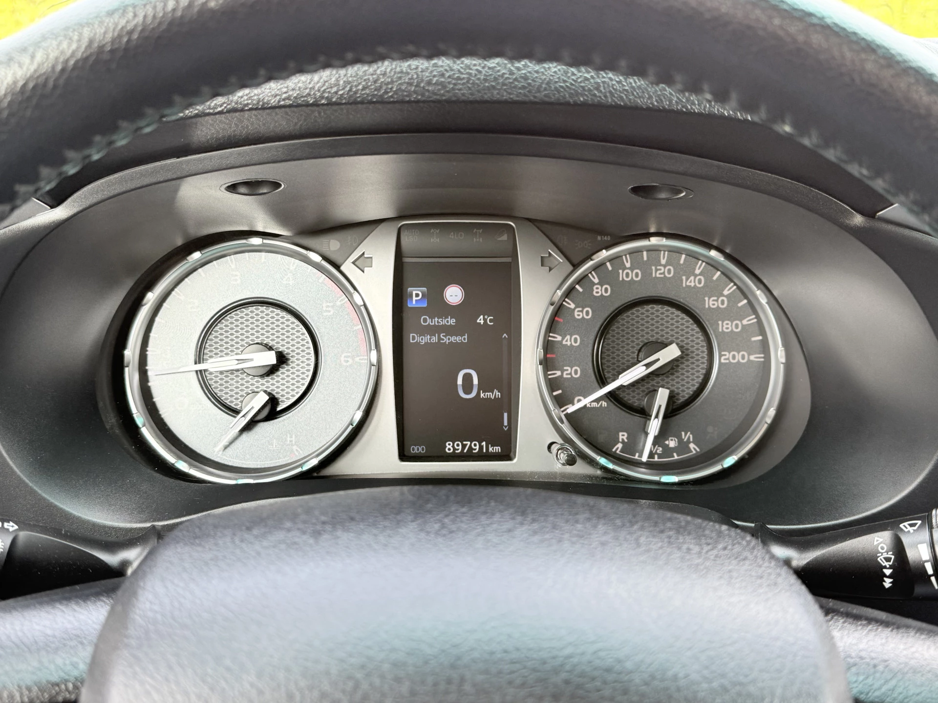 Toyota Hilux 2021 - 2.4 D-4D AUTOMAAT / 4x4 / 1e EIG. / 3.500 KG AHG / CAMERA / TREKHAAK / ECC / CRUISE / CARPLAY zdjęcie 13