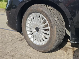 Mercedes-Benz EQV 2022 - 300 image 17