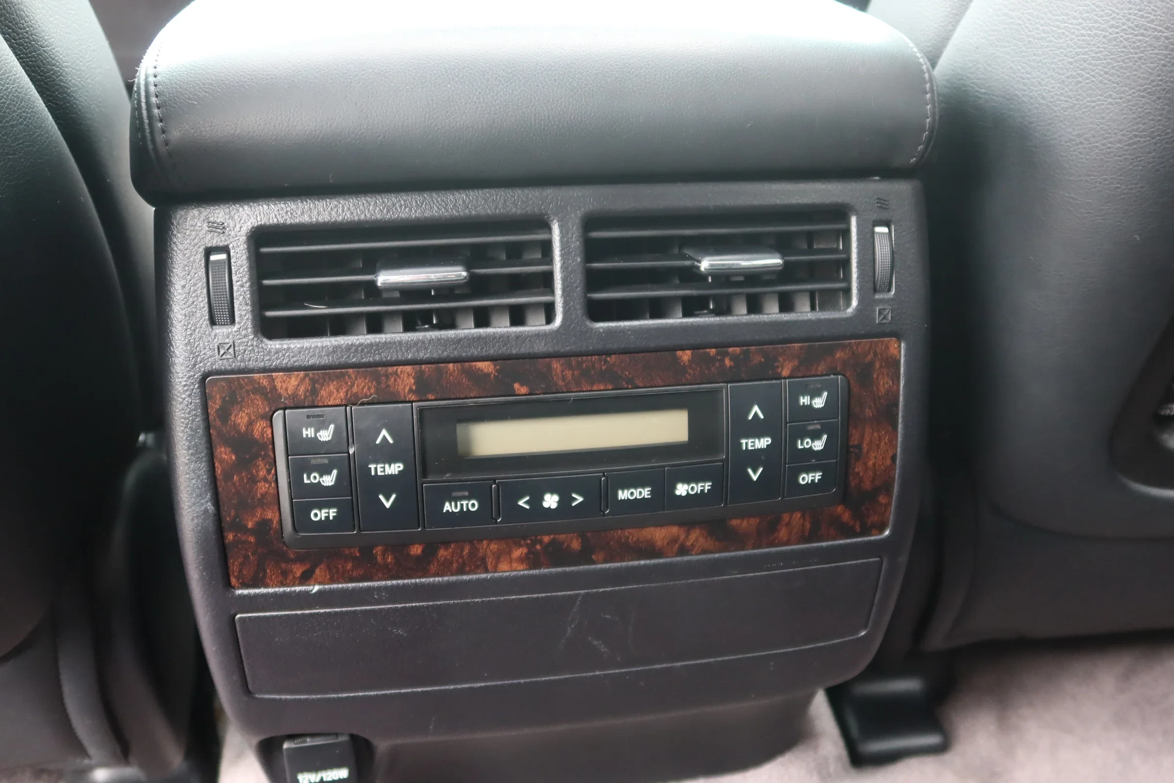 Toyota Land Cruiser 2016 - (200 SERIES) V8 200 5.5 Executive 7 persoons. Luchtvering. €42.500.- Marge immagine 14