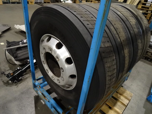 - Geen producent - - BRIDGESTONE315/80 afbeelding 1