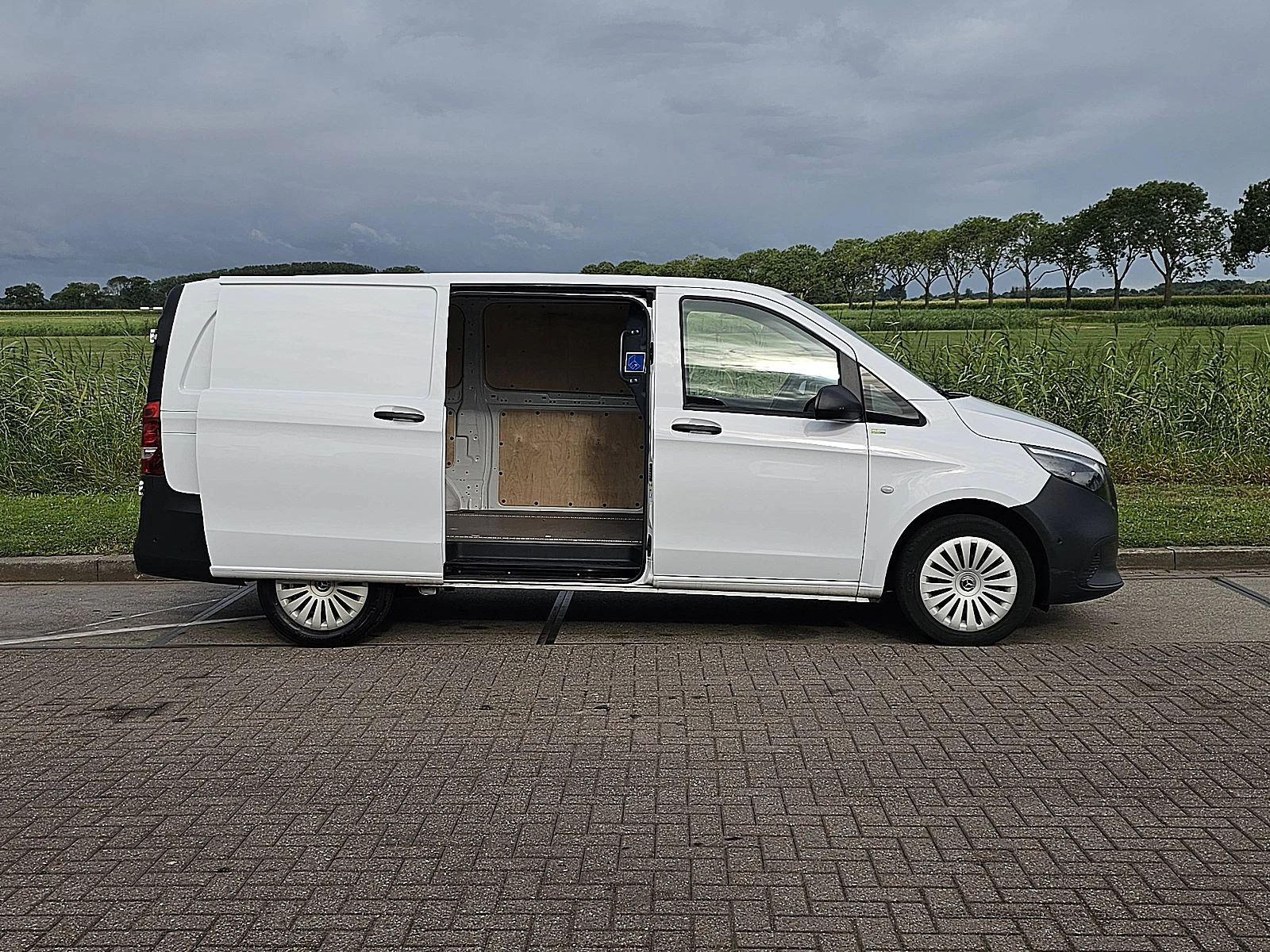Mercedes-Benz Vito 2024 - 116 image 12