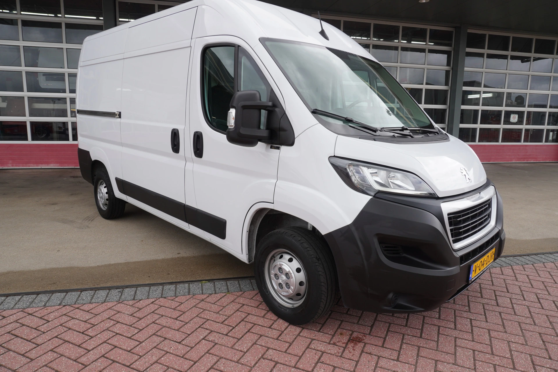 Peugeot Boxer 2023 - 2.2 BlueHDi 140PK L2H2 3.3t afbeelding 1