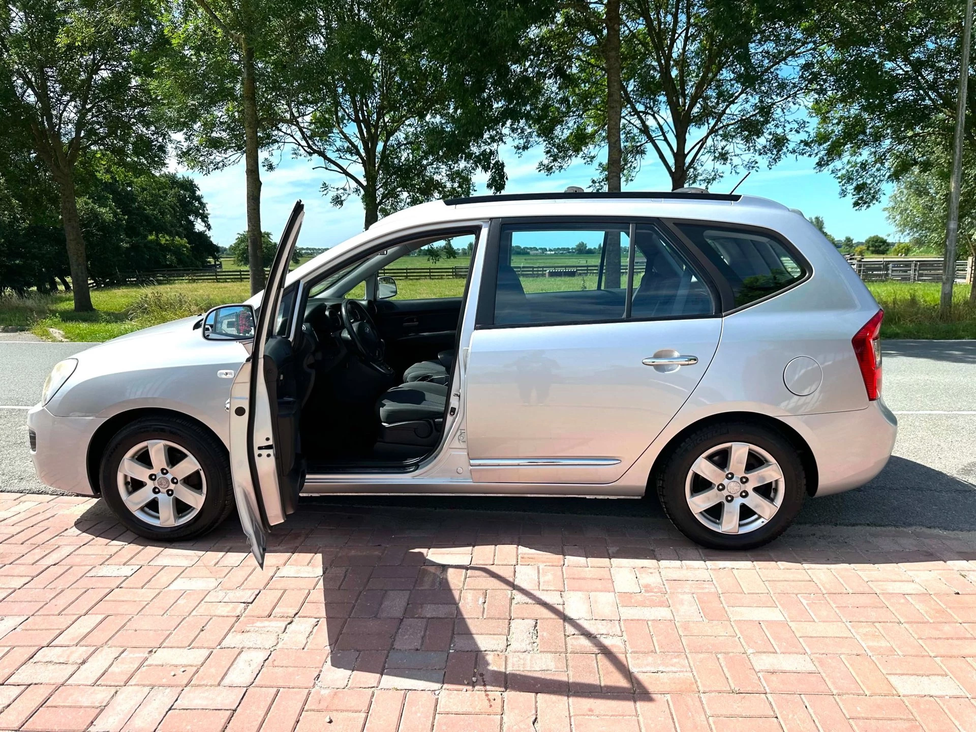Kia Carens 2007 - 2.0 CVVT X-ecutive Automaat 144 PK Benzine afbeelding 13