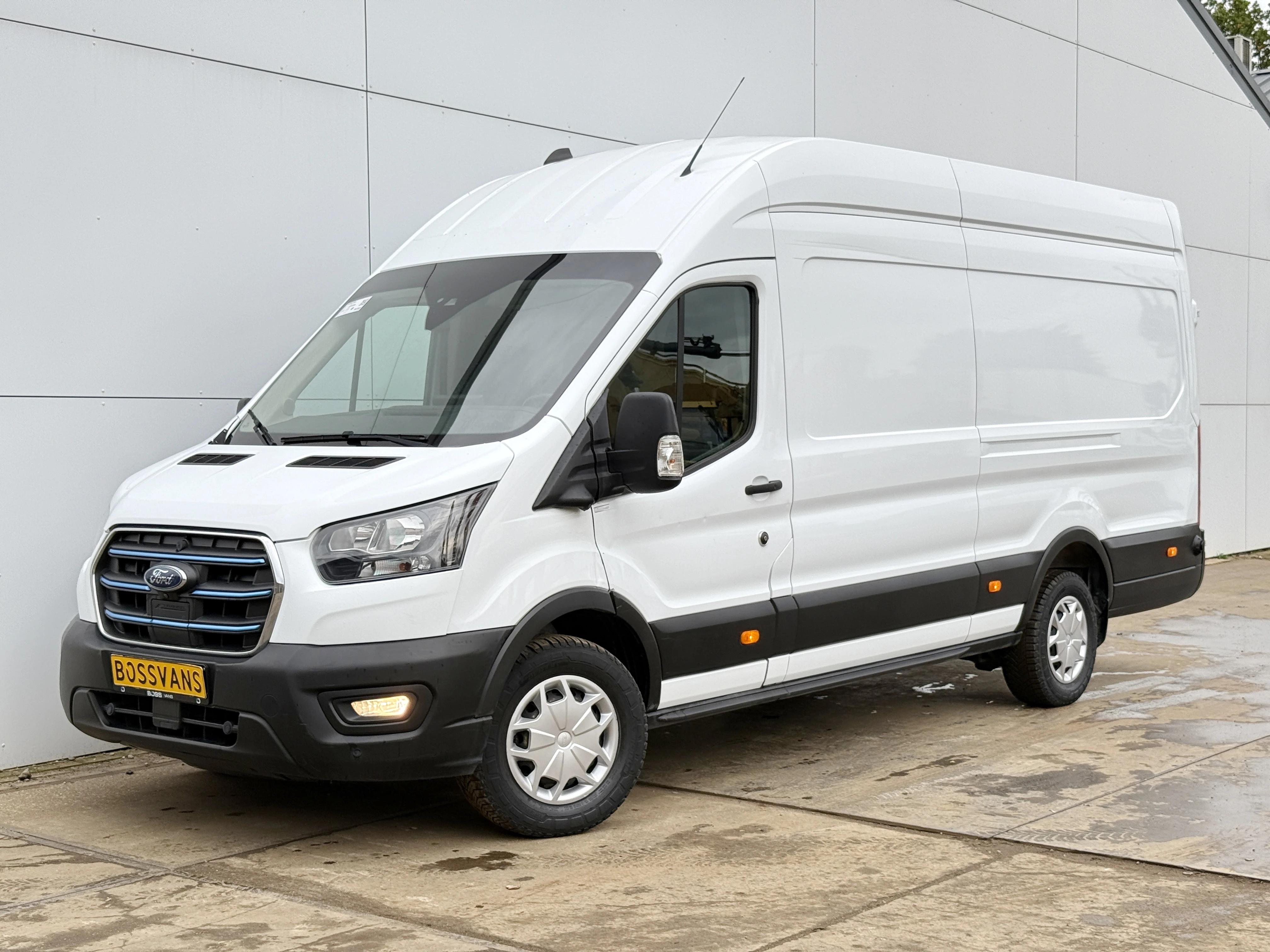 Ford E-Transit 2023 - 68kWh 184PK L4H3 317km WLTP BEV Snelladen Carplay Climate control 360° Camera Parkeersensoren v+a Stoelverwarming image 1