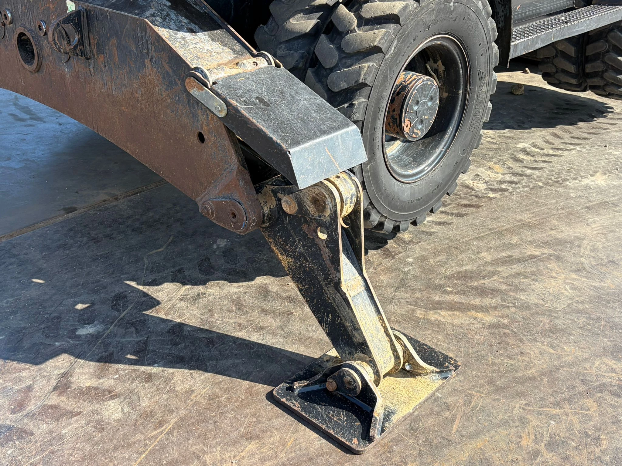 Caterpillar M313D VA - Outriggers + Blade 2012 Bild 18