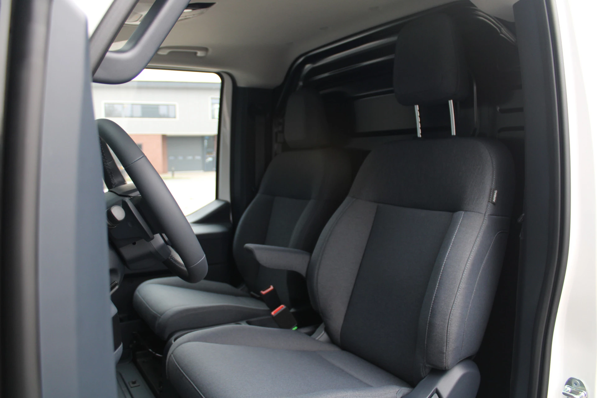 Kia PV5 2026 - L2H1 Plus 71.2 kWh 164pk - 416km WLTP - Stoel/Stuurverwarming - Keyless - V2L - Camera - ACC met stuurhulp - Rijklaar afbeelding 17