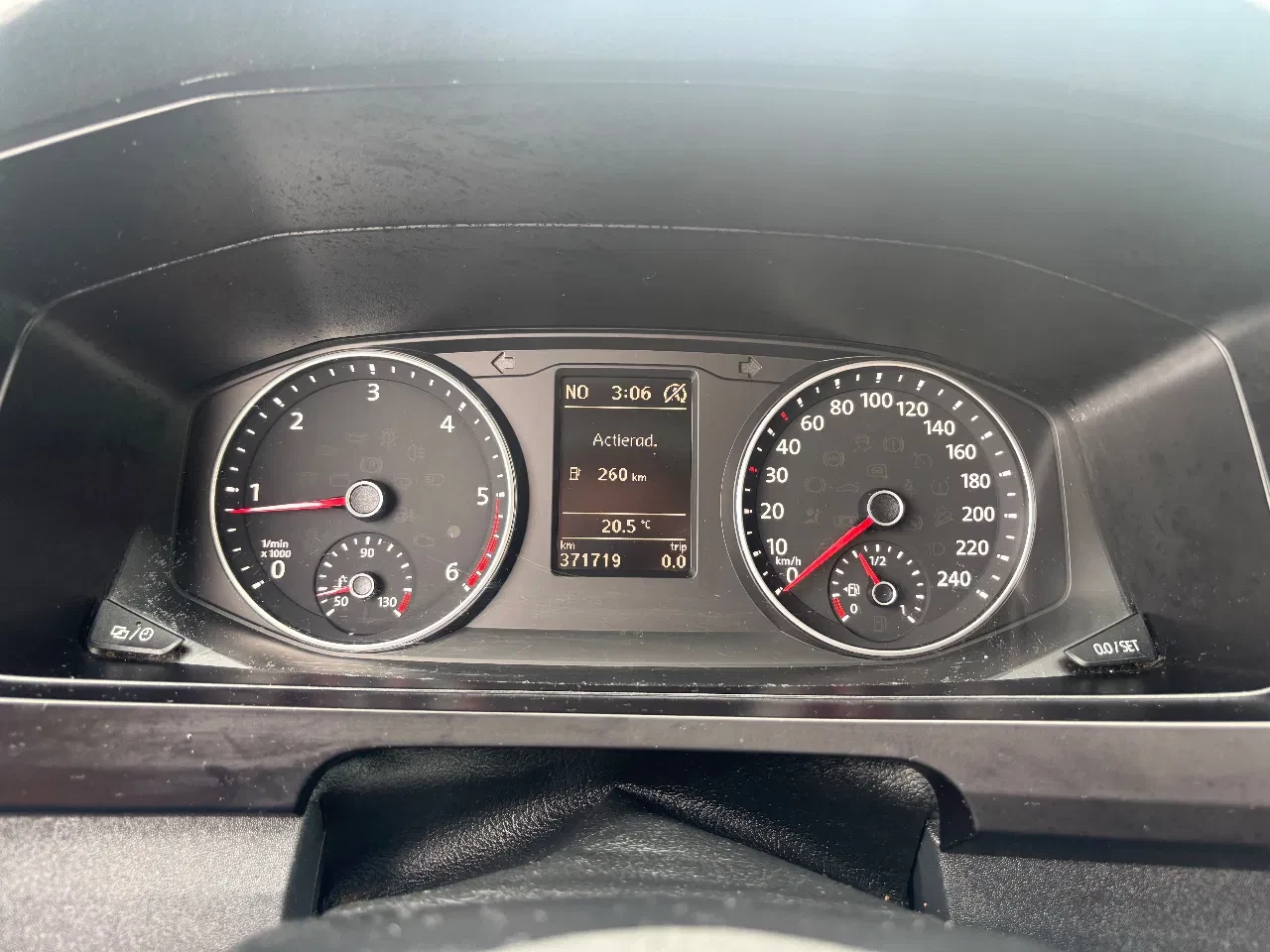 Volkswagen Transporter 2017 - 2.0TDI L2H1 Airco Navi Cruisecontrol Trekhaak EURO 6 imagem 12
