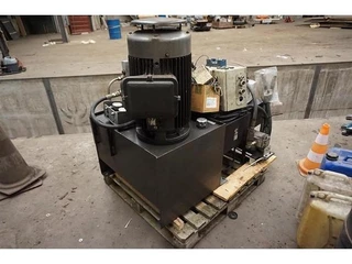 Hyva Hydraulic power pack | with 6 cilinders| 200 Bar |  lifting cap. 80 tons|used for lifting bridge for heavy trucks.. 2024 - N/A immagine 3