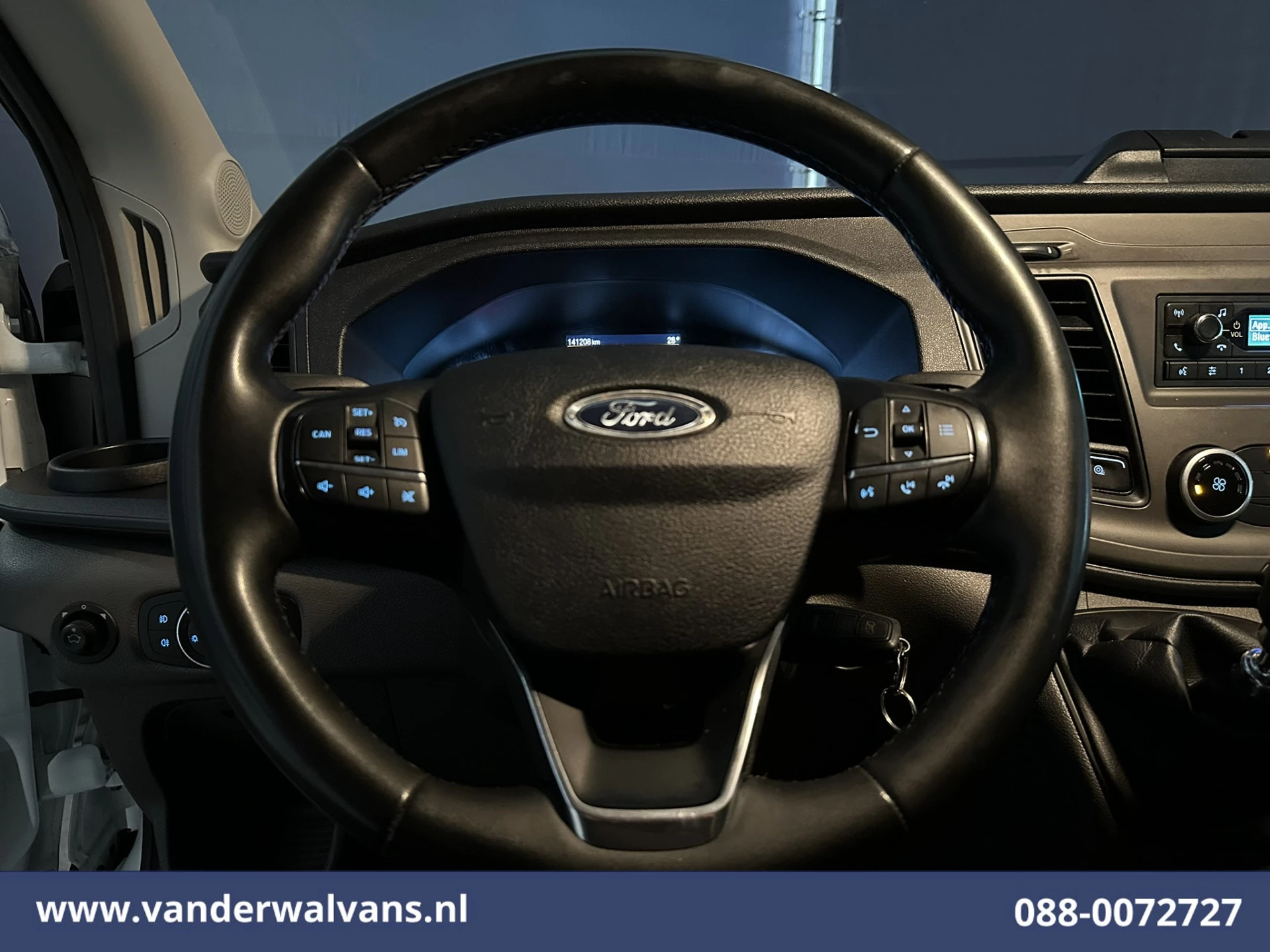 Ford Transit 2022 - 2.0 TDCI 130pk Bakwagen Laadklep Euro6 Airco | 1040kg laadvermogen | Cruisecontrol | Verwarmde voorruit imagen 3