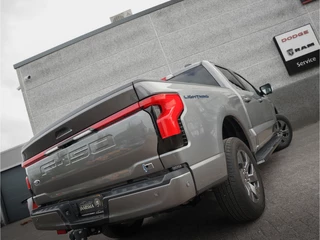 Ford F-150 2023 - Lightning Lariat Standard Range immagine 23