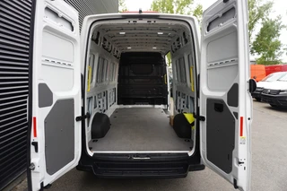 Volkswagen Crafter 2024 - 180pk L4H3/L3H2 Apple Carplay Camera Navigatie Cruise control 3-zits image 3 thumbnail
