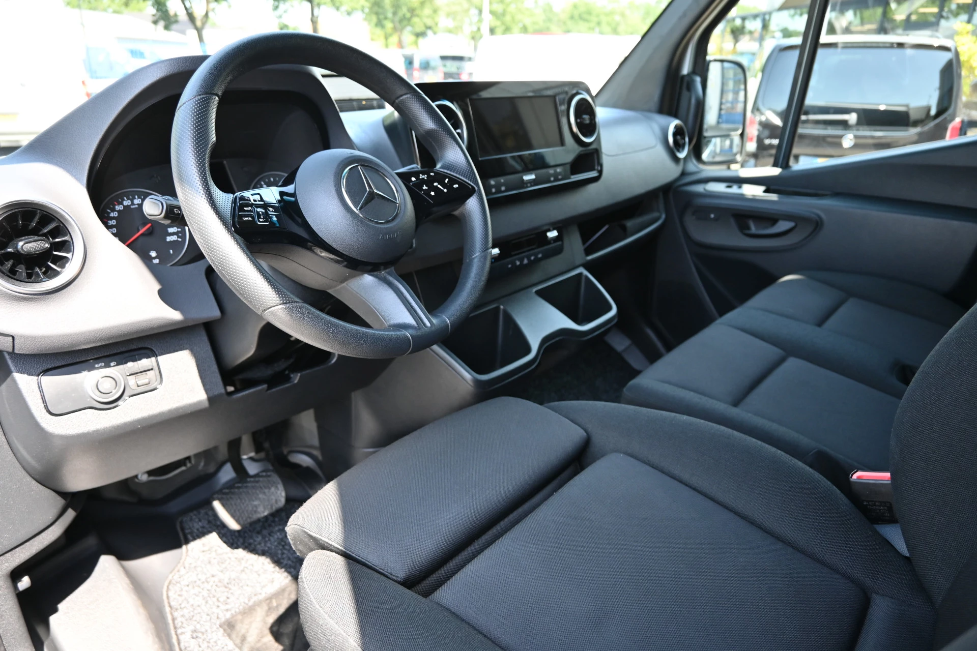 Mercedes-Benz Sprinter 2024 - 317 CDI L2H2 Pro HD Bild 4