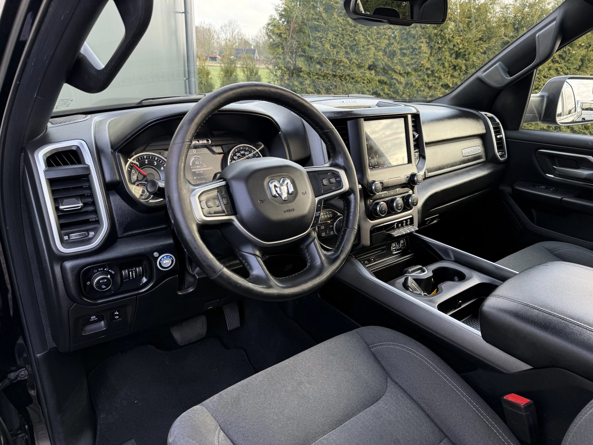 Dodge Ram 1500 2018 - 5.7 V8 4x4 BIG HORN / CREW CAB / LPG-G3 / NL AUTO / PANO / CAMERA / 3.5T TREKHAAK / GORILLA EXHAUST zdjęcie 11
