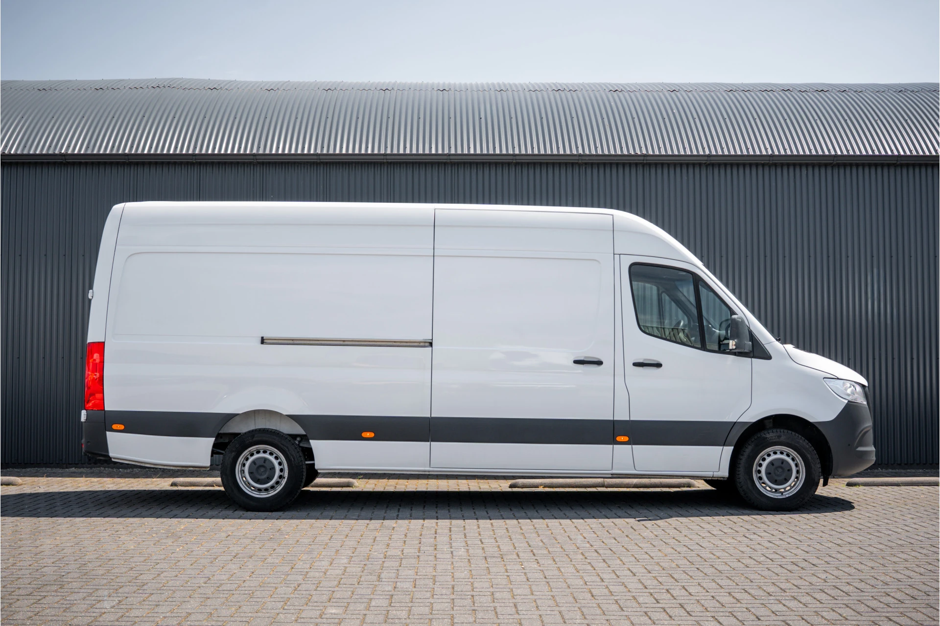 Mercedes-Benz Sprinter 2023 - 317 CDI L3H2 | 170 PK | Automaat | Camera | Mbux | Cruise | PDC | Trekhaak afbeelding 6