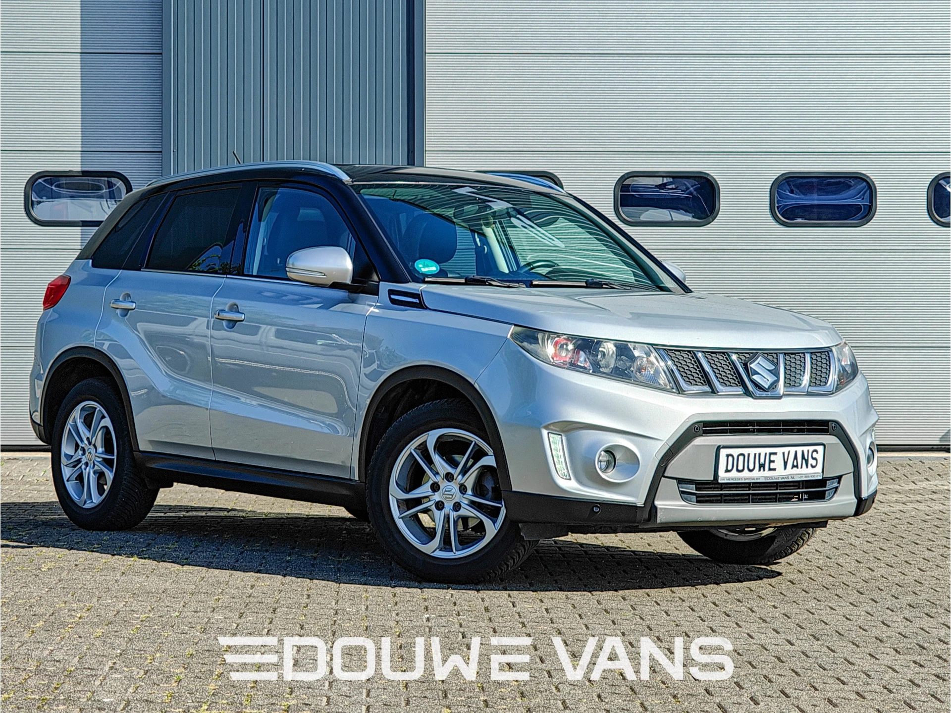 Suzuki Vitara 2017 - 1.4 Automaat Trekhaak Panorama Carplay Navi Camera image 1