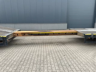 Broshuis N/A 2017 - 3ABSD Lowloader 3-axle / GVW: 59.000kg / Neck: 23.000kg / hydraulic steering + ramps + loading table / 4.60m extendable / winch / liftaxle image 30