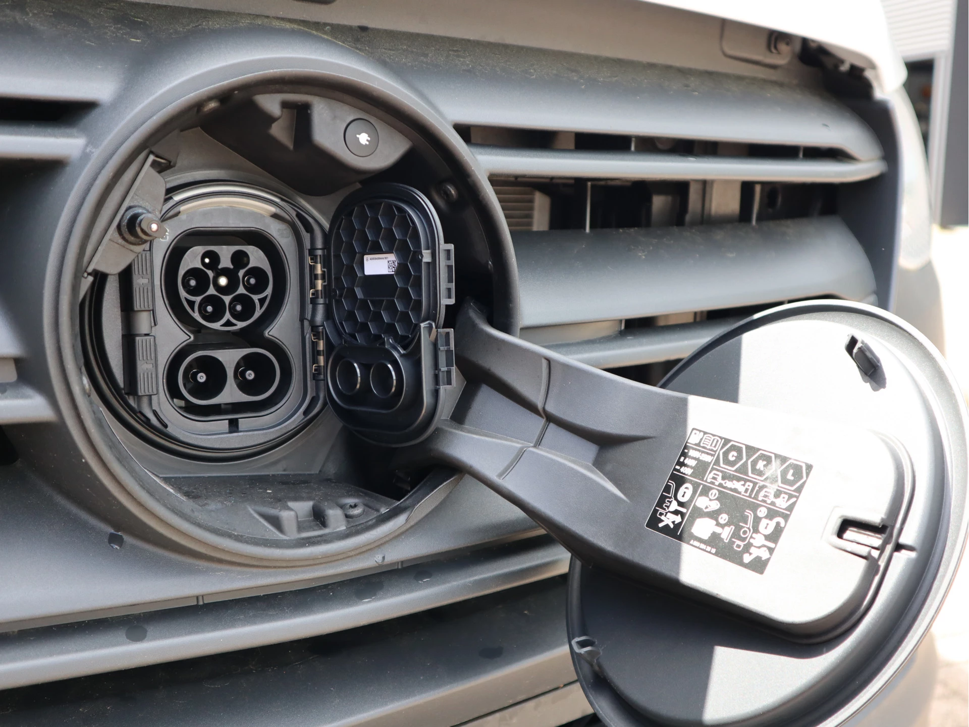 Mercedes-Benz eSprinter 2025 - 320 81kWh L2H2 - Trekhaak - Cruise - MBUX - 2025 Bild 6